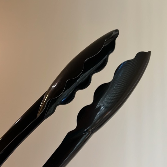 💝10/$10💝 Black Plastic Serving Tong, Fineline item 3390 - Picture 9 of 10